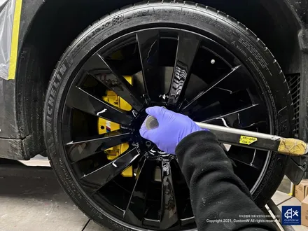 BMW F02 760Li 잘못된 휠도색 약품 박리 제거  및 휠상처 수리 후, 블랙유광 휠도색 + 옐로우 캘리퍼 도색 / 용인 처인구