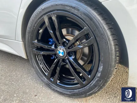 BMW F30 320d 441M 휠 상처 수리 후, 블랙 유광 휠도색 + 부식 녹 제거 후, 블루 캘리퍼 도색 / 용인 처인구