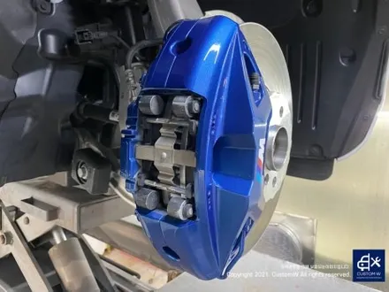 따끈따끈한 신차~(미등록 차량 / 번호판 미장착) BMW G70 740D 블랙 유광 휠 4개+휠 커버 20개 총 24개 도색 +  블루 캘리퍼 도색 / 용인 처인구