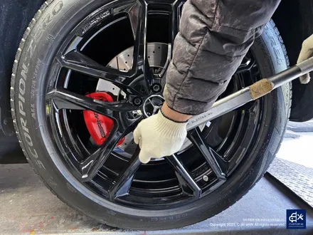 벤츠 GLE53 AMG 휠수리 후 블랙유광 휠도색 & 레드 캘리퍼 도색 / 용인 처인구