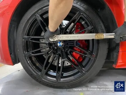 너무 멋진 토론토 레드 컬러 BMW G87 M2 스페셜 에디션   930M 휠 블랙 유광 도색 + 레드 캘리퍼 도색_! / 용인 처인구