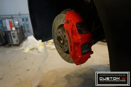 벤츠 W205 C63 AMG 휠 블랙유광 휠도색, 레드 AMG 캘리퍼도색. / 용인 처인구