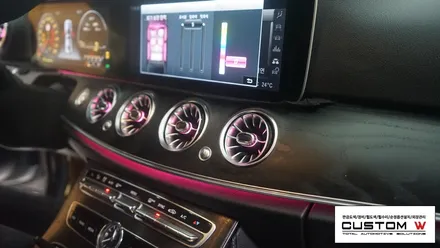 벤츠 W213 E300에 CLS W257 신형 순정 송풍구 앰비언트 라이트로 레트로핏. / 용인 처인구