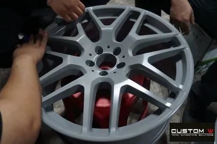 벤츠 GLE63AMG 잘 못된 휠수리 도색 이력이 있는 휠 박리 후 투톤 휠도색  재작업 ,  애시드 그린 (형광) 캘리퍼도색. / 용인 처인구