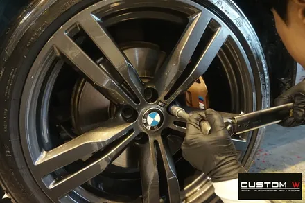 재방문 주신 고객. BMW G12 740LI 휠 상처 수리 후, 건메탈 휠복원 도색. / 용인 처인구