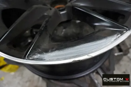 벤츠 CLS53 AMG 2개 다이아몬드 컷팅 휠 수리 (+마차휠 1개 박리후 블랙유광 휠 도색) / 용인 처인구