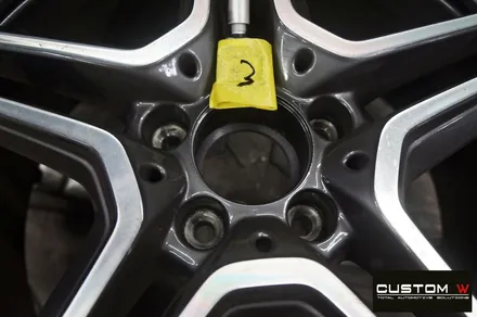 벤츠 GLC300e 휠 상처 수리 후 블랙유광 휠도색 + 레드 캘리퍼 도색 / 용인 처인구