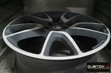 벤츠 GLC43 AMG 휠 상처 수리 후 블랙유광 휠도색 + 카본 세라믹 골드 캘리퍼 도색 / 용인 처인구
