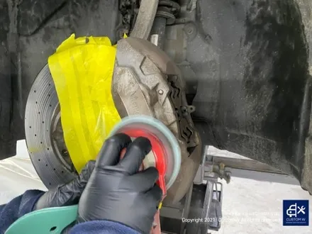 벤츠 E300 AMG LINE 19인치 별휠 상처 수리 후, 다이아몬드 커팅 복원 그리고 건메탈 그레이 캘리퍼 도색 작업까지. / 용인 처인구