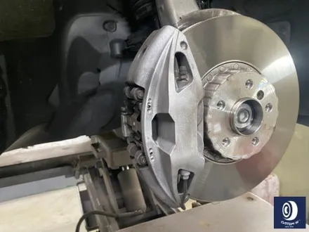 BMW 휠.. 왜 이렇게 만들까... 휠에 장착된 플라스틱 커버는 무슨 의미가 있나? 경량화? 디자인? 신형 740D 신0차 출고 작업 휠 커버 + 휠 블랙 도색 + 캘리퍼  도색 / 용인 처인구