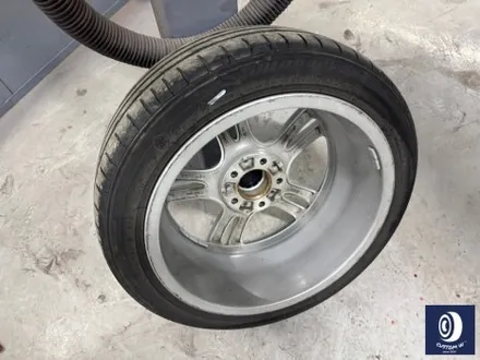 BMW F30 330i 400M 18인치 휠 상처 수리 후, 블랙 유광 휠도색 + 부식 제거 후 레드 캘리퍼 도색 (블루 컬러 바디에는 역시 블랙 휠 레드 캘리퍼) / 용인 처인구