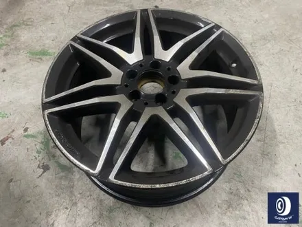 벤츠 V클래스 V300D 휠 상처 수리 후, 블랙 유광 휠도색 + 손상된 타이어 신품으로 교체 작업까지_! / 용인 처인구