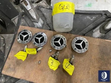 벤츠 GLE450 타 업체 잘못된 수리 도색 이력 / 기존 페인트 제거 (약품 박리) 후, 마차휠 블랙 유광 휠도색 + 레드 캘리퍼 도색 / 용인 처인구