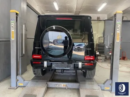 번호판도 장착되지 않은 신차 출고 작업_! / 벤츠 G63AMG 22인치 하이그로시 블랙 (검정 유광) 휠도색 (feat. 센터 휠 캡 주변 부품 모두 포함) / 용인 처인구