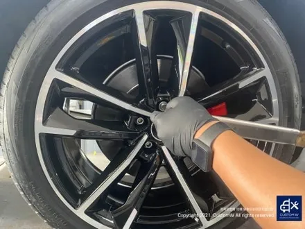 아우디 A7 50TDI 20인치 휠 상처 수리 후, 다이아몬드 커팅 가공을 이용한 블랙 폴리시 휠 커스텀 도색 작업 그리고 레드 캘리퍼 도색 작업까지_! / 용인 처인구