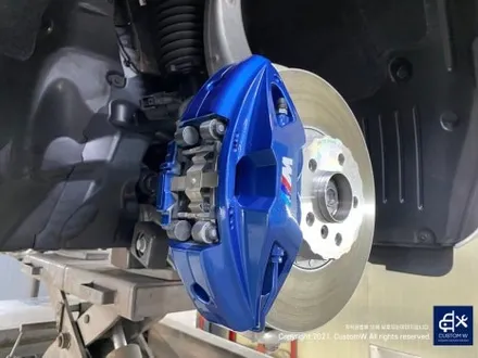따끈따끈한 신차~(미등록 차량 / 번호판 미장착) BMW G70 740D 블랙 유광 휠 4개+휠 커버 20개 총 24개 도색 +  블루 캘리퍼 도색 / 용인 처인구