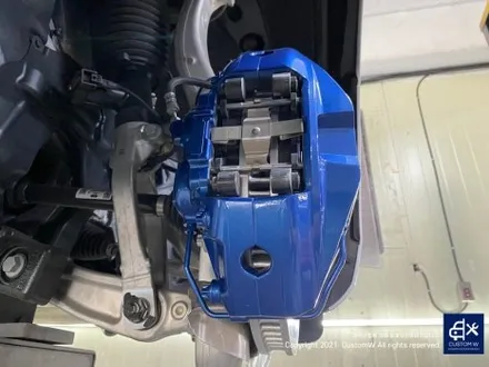 따끈따끈한 신차~(미등록 차량 / 번호판 미장착) BMW G70 740D 블랙 유광 휠 4개+휠 커버 20개 총 24개 도색 +  블루 캘리퍼 도색 / 용인 처인구
