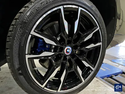 BMW i4 M50 기존 도색 제거 약품 박리 후, 블랙 폴리시 휠 + 블루 캘리퍼 도색 / 용인 처인구