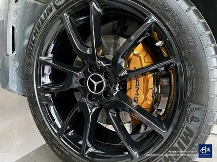 벤츠 GLC43 AMG 휠수리 후 블랙유광 휠도색 + 카본 세라믹 골드 캘리퍼 도색 / 용인 처인구