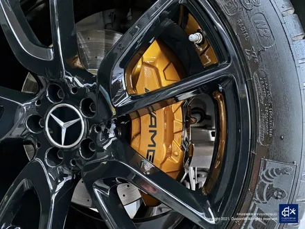 벤츠 GLC43 AMG 휠수리 후 블랙유광 휠도색 + 카본 세라믹 골드 캘리퍼 도색 / 용인 처인구