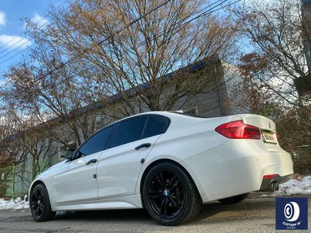 BMW F30 320d 441M 휠 상처 수리 후, 블랙 유광 휠도색 + 부식 녹 제거 후, 블루 캘리퍼 도색 / 용인 처인구