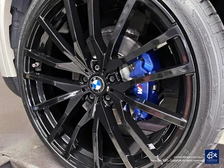 BMW G05 X5 30d 휠수리 불량 기존 페인트 도막 제거 (약품박리) 후 블랙유광 휠도색 + 블루 캘리퍼 도색 / 용인 처인구