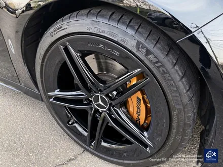 벤츠 A45 AMG 휠수리 후 블랙유광 휠도색 + 카본 세라믹 골드 캘리퍼 도색 / 용인 처인구