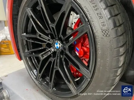 너무 멋진 토론토 레드 컬러 BMW G87 M2 스페셜 에디션   930M 휠 블랙 유광 도색 + 레드 캘리퍼 도색_! / 용인 처인구