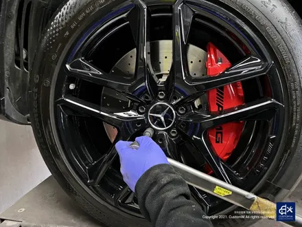 벤츠 GLE53 AMG 잘 못된 휠수리 박리 제거 후, 블랙유광 휠도색 + 레드 캘리퍼 도색 / 용인 처인구