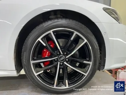 아우디 A7 50TDI 20인치 휠 상처 수리 후, 다이아몬드 커팅 가공을 이용한 블랙 폴리시 휠 커스텀 도색 작업 그리고 레드 캘리퍼 도색 작업까지_! / 용인 처인구