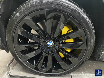 BMW F02 760Li 잘못된 휠도색 약품 박리 제거  및 휠상처 수리 후, 블랙유광 휠도색 + 옐로우 캘리퍼 도색 / 용인 처인구