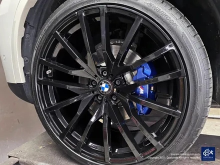 BMW G05 X5 30d 휠수리 불량 기존 페인트 도막 제거 (약품박리) 후 블랙유광 휠도색 + 블루 캘리퍼 도색 / 용인 처인구