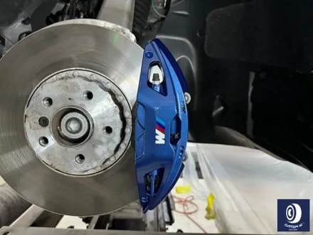 BMW 휠.. 왜 이렇게 만들까... 휠에 장착된 플라스틱 커버는 무슨 의미가 있나? 경량화? 디자인? 신형 740D 신0차 출고 작업 휠 커버 + 휠 블랙 도색 + 캘리퍼  도색 / 용인 처인구