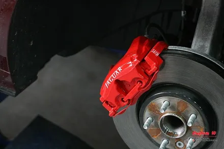 재규어 XE R-SPORT 신동급 차량에 캘리퍼도색과 블랙(유광) 휠도색. / 용인 처인구
