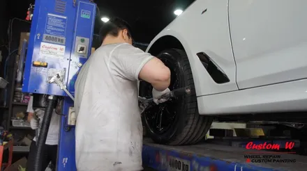 BMW 신형 5시리즈 G30 530I의 신차 구경하기 그리고 블랙유광 휠도색(달라진 PCD와 허브 사이즈). / 용인 처인구