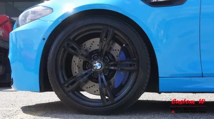 BMW M5(F10) 2대의 차량 휠 상처수리 후 입맛대로 취향대로 맷블랙(블랙무광) 휠도색과 블랙유광 휠도색. / 용인 처인구