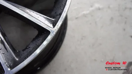 신차 벤츠 GLC 250D 쿠페 차량에 휠 상처가! 다이아몬드컷팅 휠수리로 복원, 깔끔하게 블랙 캘리퍼도색. / 용인 처인구