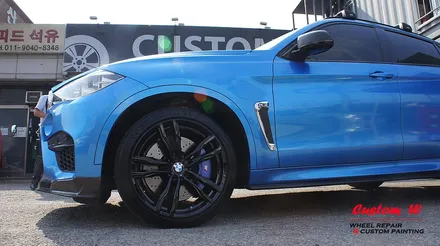 커스텀W를 찾아온 헤비급이지만 M! BMW X6M 차량의 블랙유광 휠도색. / 용인 처인구