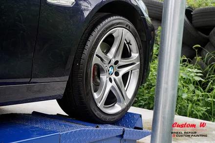 BMW 5시리즈에 장착 된 640D 19인치 휠 고스트크롬 휠도색, 레드 캘리퍼도색. / 용인 처인구