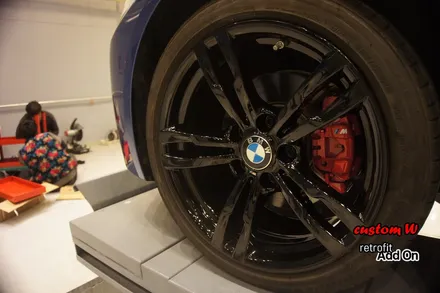 BMW 320d 441m휠 블랙유광 휠도색, 방청효과와 드레스업을 위한 레드 캘리퍼도색. / 용인 처인구