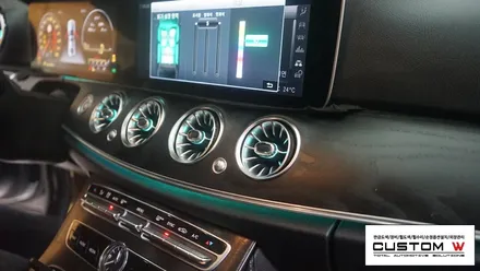 벤츠 W213 E300에 CLS W257 신형 순정 송풍구 앰비언트 라이트로 레트로핏. / 용인 처인구