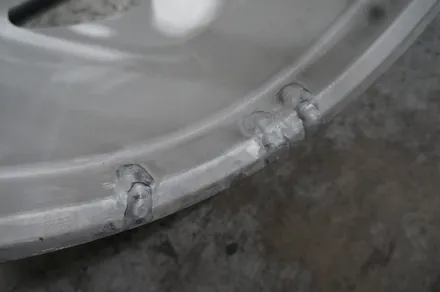 BMW M4 잘 못된 휠 수리 도색이력이 있는 BBS FI-R 단조휠 약품 박리 후, 페라리 골드 컬러 휠도색 재작업. / 용인 처인구