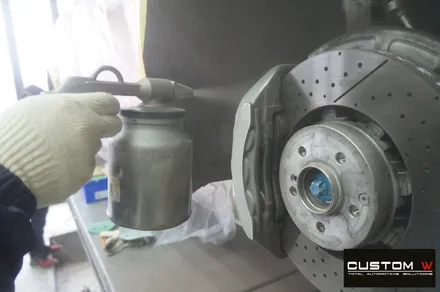 매일 같이 입고 되는  벤츠 GT43 AMG 4 도어 골드 캘리퍼 도색, 하이그로시 블랙 검정 유광 휠도색. / 용인 처인구