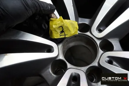 벤츠 W218 CLS350d 19인치 휠 상처 수리 후 다이아몬드 컷팅 가공 작업을 이용한 블랙 폴리쉬 휠로 깔끔하게 변신! / 용인 처인구