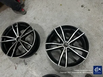 BMW G20 330e 상처가 많은 19인치 휠수리 후, 사틴 블랙 (aka. 맷블랙 MATT BLACK / 무광 블랙) 휠도색 / 용인 처인구