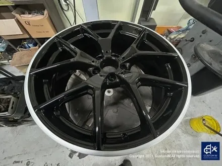 벤츠 GLC43 AMG 휠 상처 수리 후, 블랙 실버 투톤 유광 휠도색 작년에 작업하셨던 기존 고객분의 차량이 재입고 되었습니다 / 용인 처인구