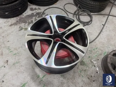벤츠 W213 E200 분진 / 세척 관리가 어려운 밋밋한 실버 18인치 휠을 멋지게 다이아몬드 커팅 가공 / 커스텀 작업으로 고급스럽고 관리 편한 블랙 폴리시 휠로_!! / 용인 처인구