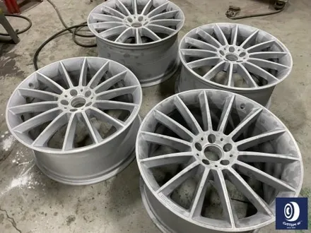 벤츠 GLE450 타 업체 잘못된 수리 도색 이력 / 기존 페인트 제거 (약품 박리) 후, 마차휠 블랙 유광 휠도색 + 레드 캘리퍼 도색 / 용인 처인구
