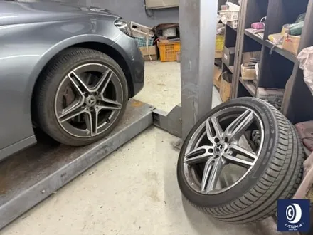 벤츠 W213 E300 AMG 라인 19인치 휠 상처 수리 후, 건메탈 그레이 휠 도색 / 용인 처인구