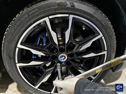 BMW i4 M50 기존 도색 제거 약품 박리 후, 블랙 폴리시 휠 + 블루 캘리퍼 도색 / 용인 처인구